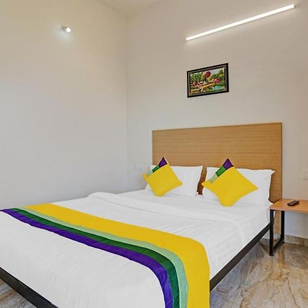 Itsy Hotels Flowers Park Nashik Bagian luar foto