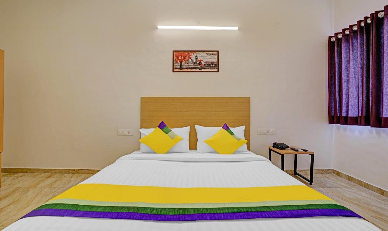 Itsy Hotels Flowers Park Nashik Bagian luar foto
