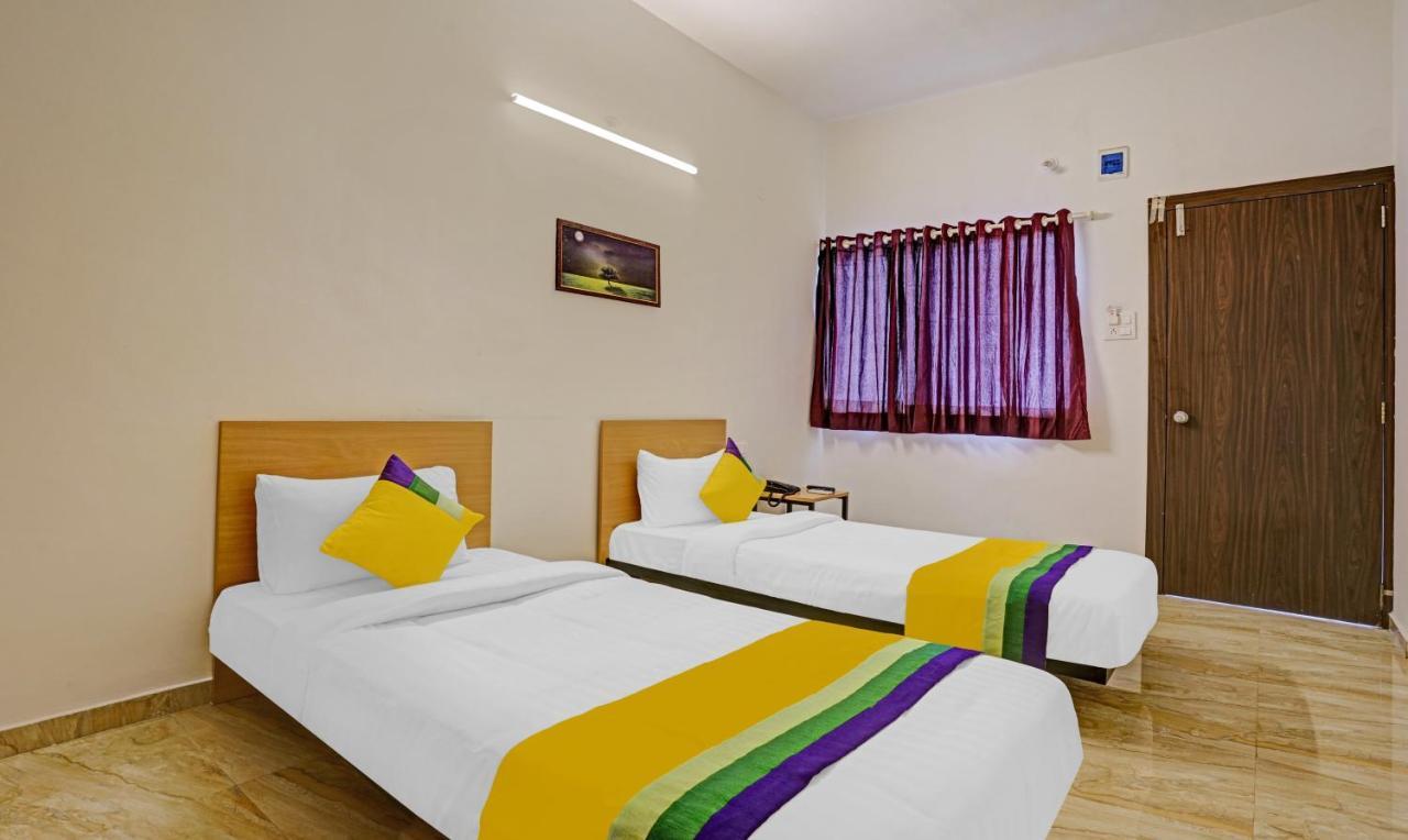 Itsy Hotels Flowers Park Nashik Bagian luar foto