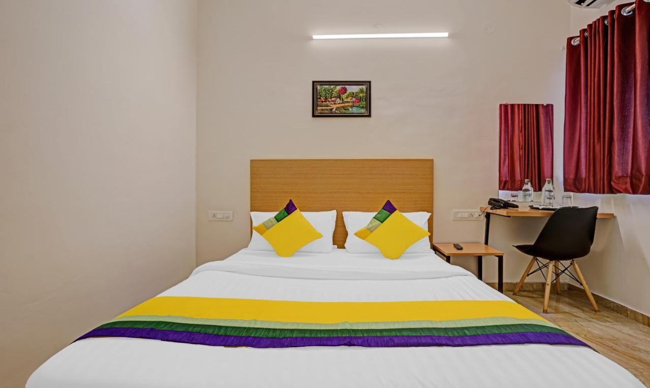 Itsy Hotels Flowers Park Nashik Bagian luar foto